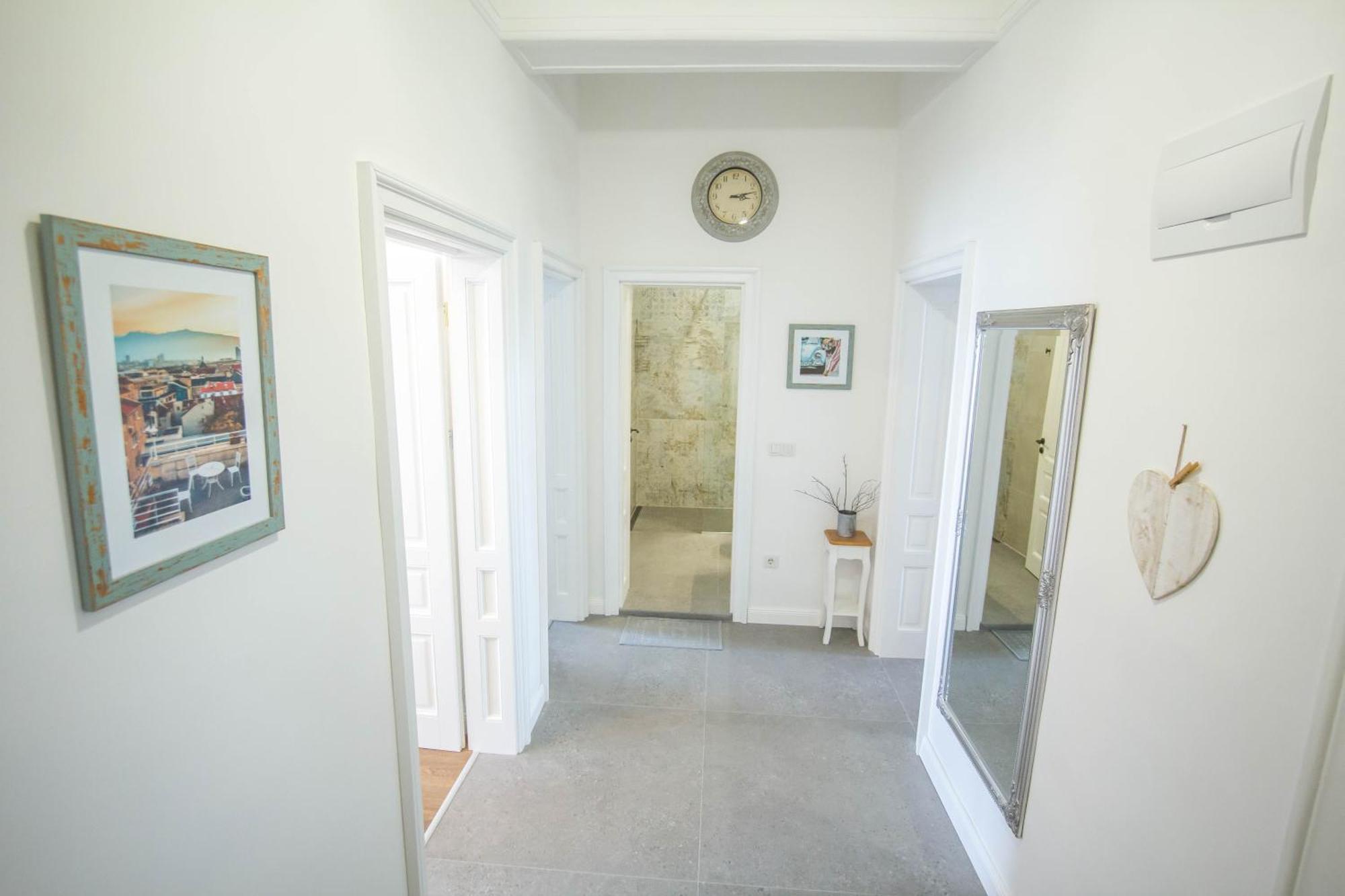 Lion'S Bridge Boutique 2Bdrm Apt, Top Center Gem Sofya Dış mekan fotoğraf