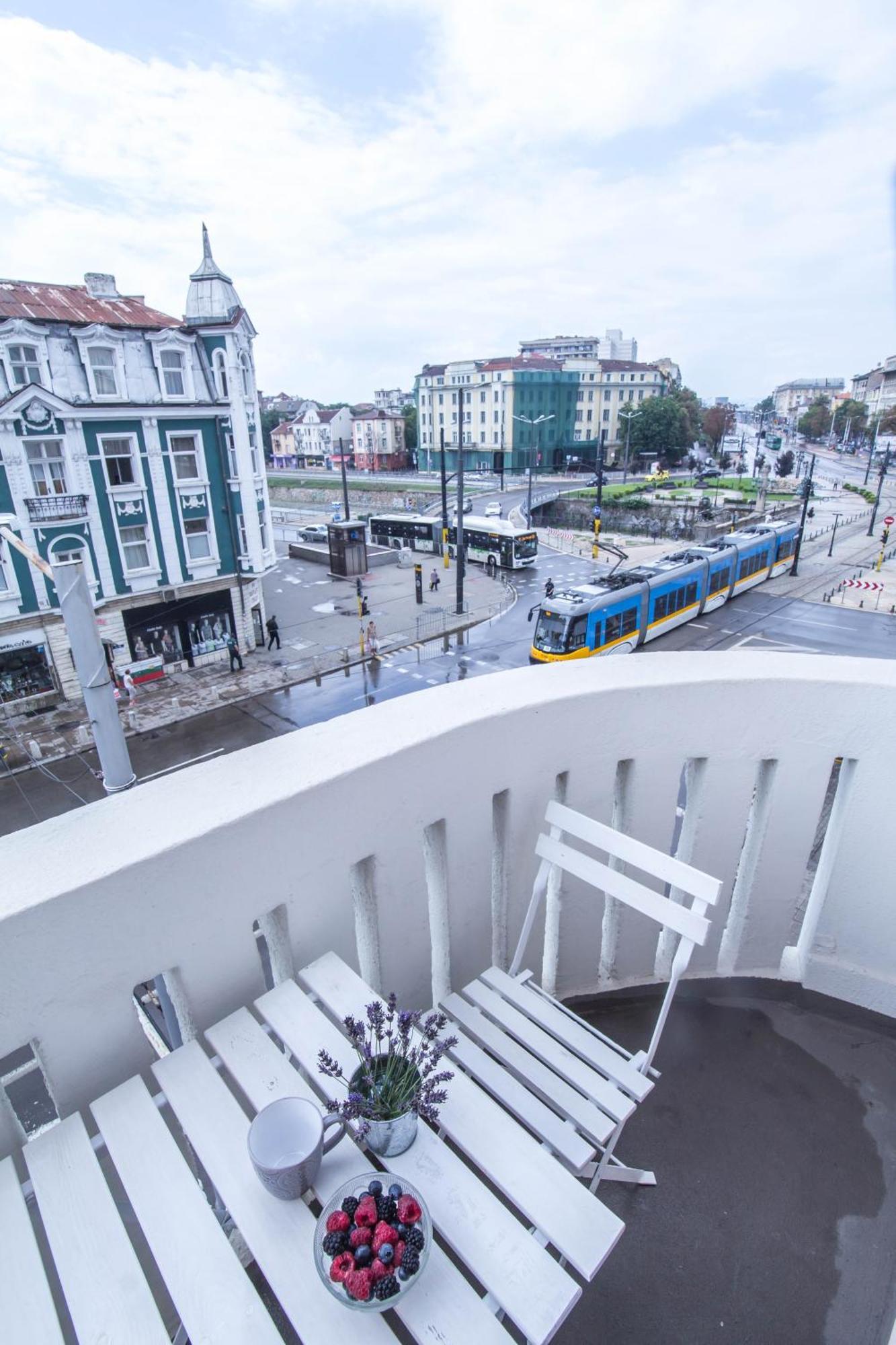 Lion'S Bridge Boutique 2Bdrm Apt, Top Center Gem Sofya Dış mekan fotoğraf