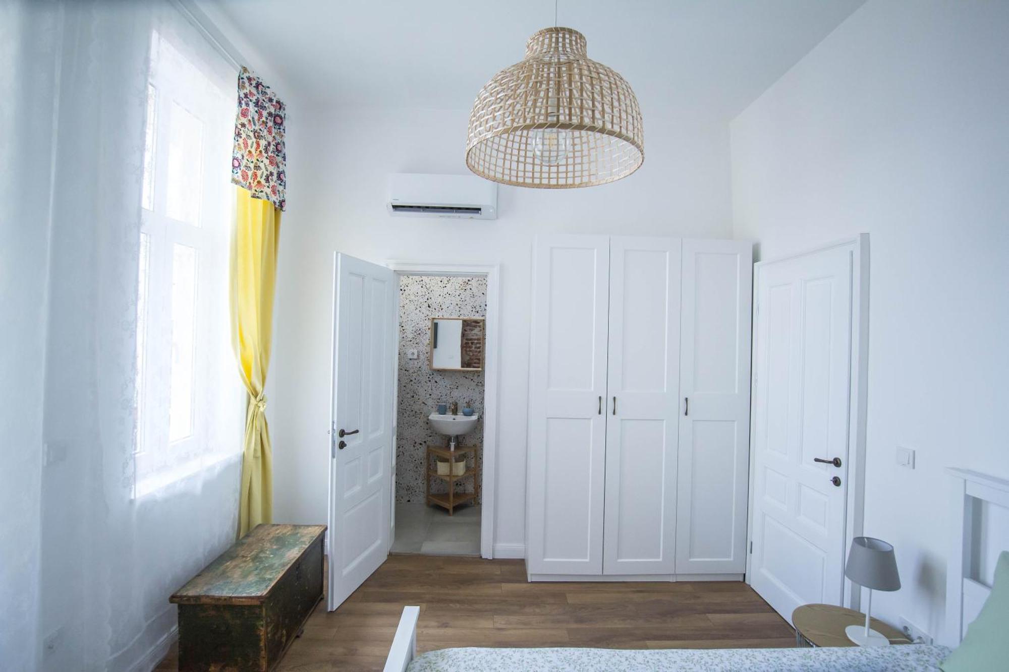 Lion'S Bridge Boutique 2Bdrm Apt, Top Center Gem Sofya Dış mekan fotoğraf