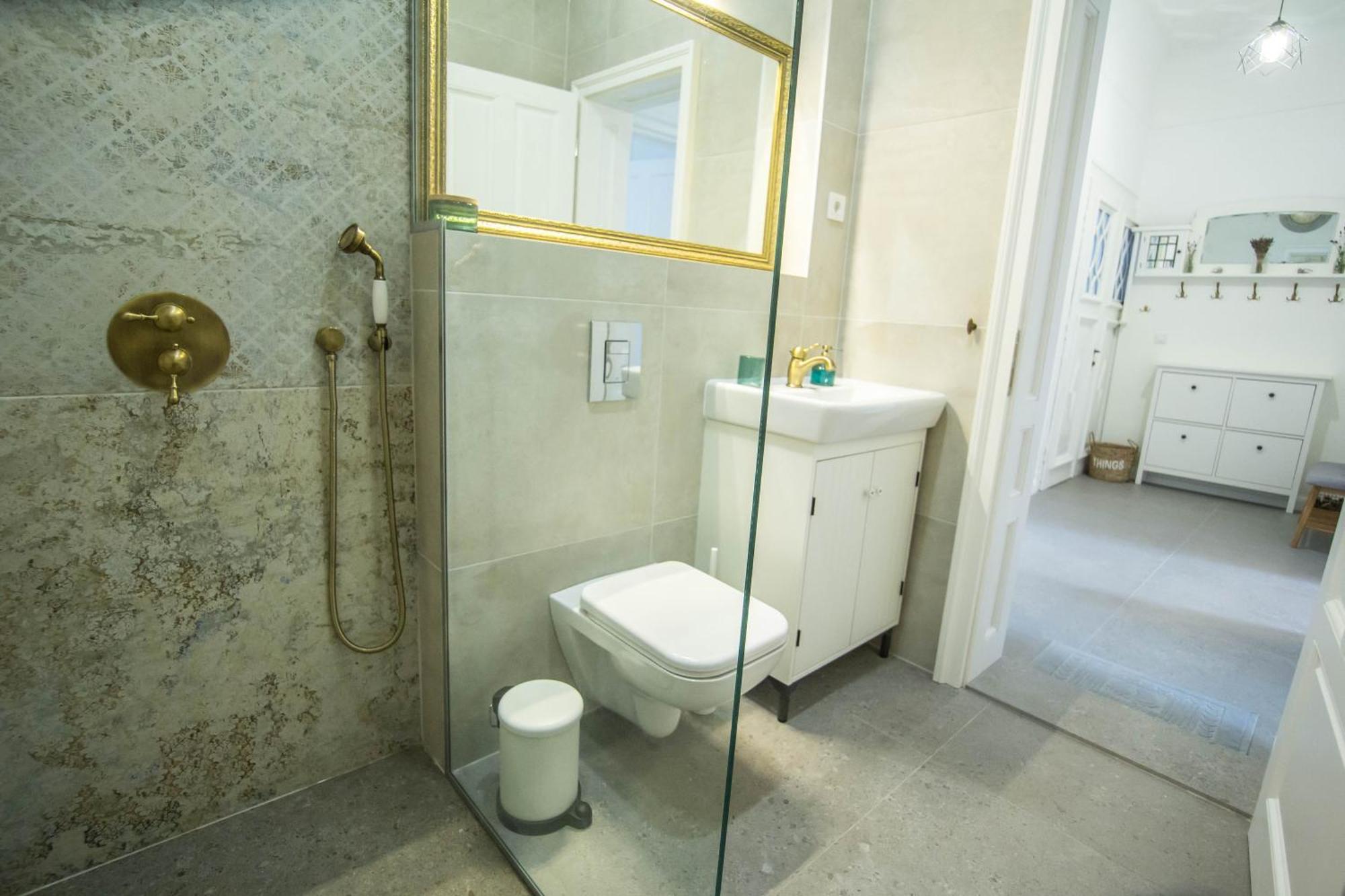 Lion'S Bridge Boutique 2Bdrm Apt, Top Center Gem Sofya Dış mekan fotoğraf